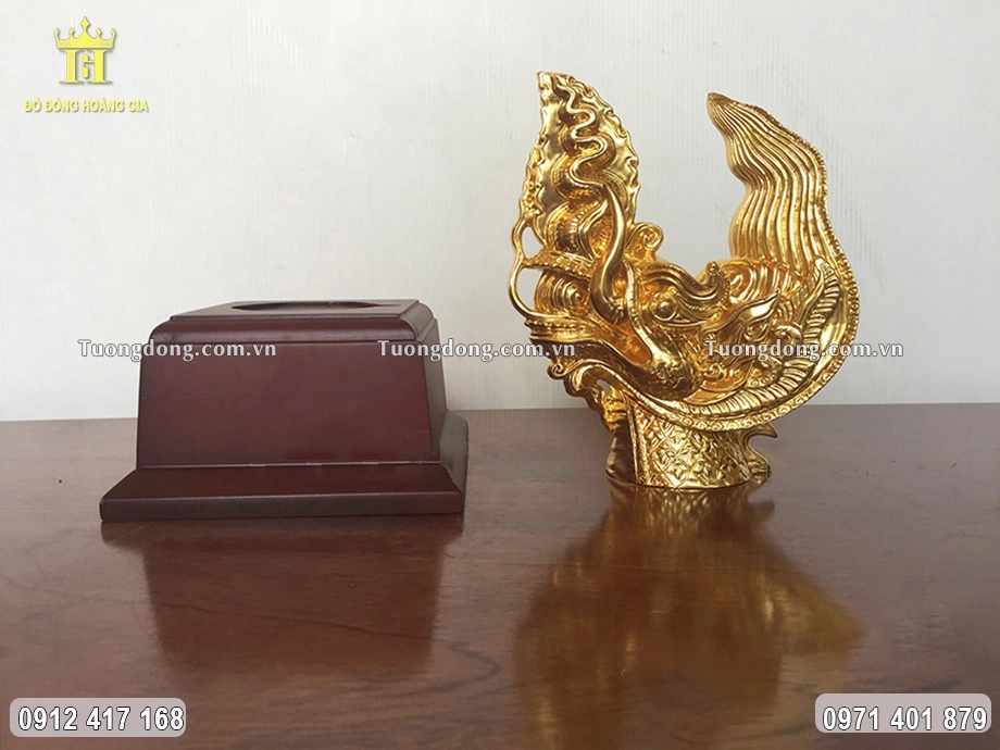 Phần đế gỗ có thể tháo rời